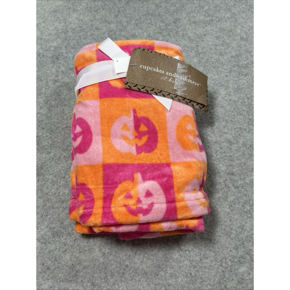 Cupcakes and Cashmere Set/2 Hand Towels Colorful Pumpkin Fall Thanksgiving NWT